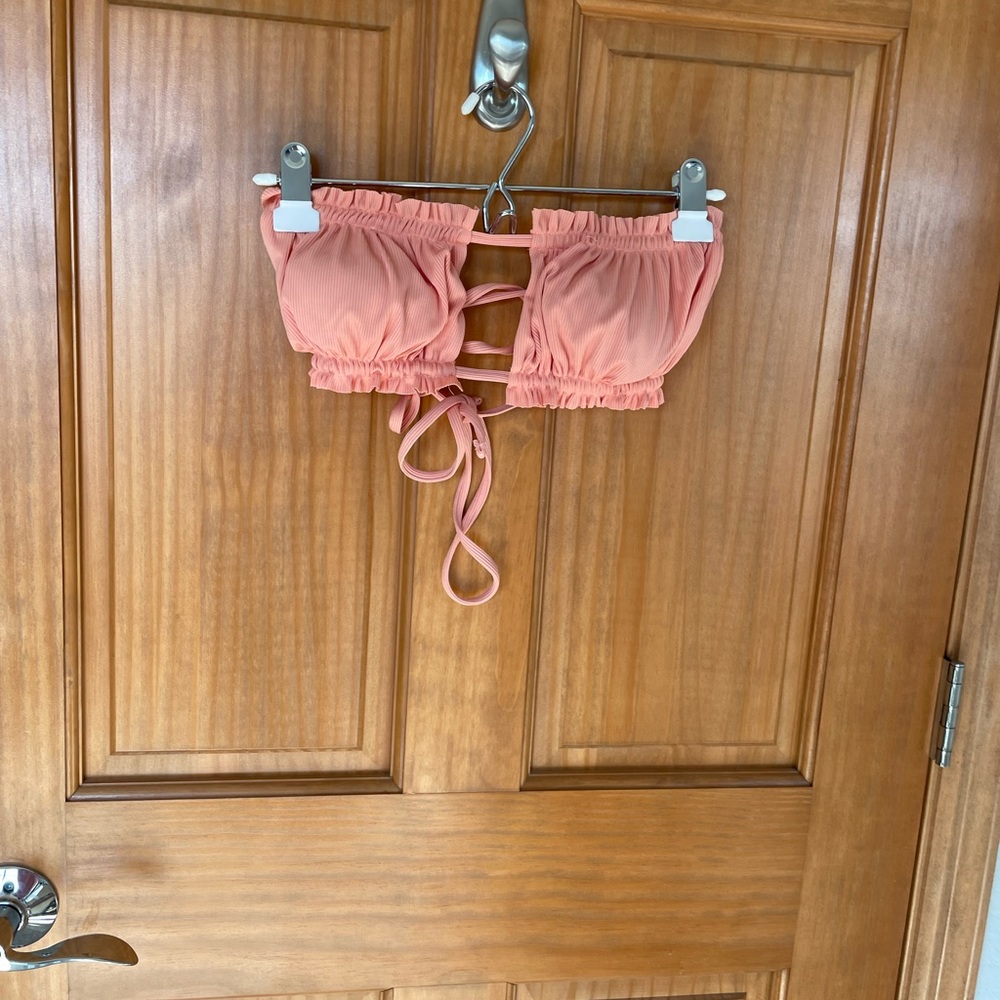 Adorable peach bikini top, low coverage!